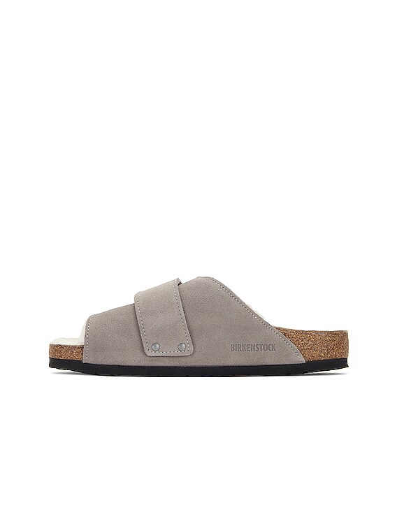 BIRKENSTOCK Kyoto Shearling 41 ボア STONE BIRKENSTOCK Kyoto Shearling in Stone Coin & Natural | FWRD