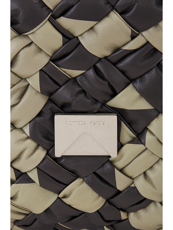 【Bottega Veneta】Rumple レザー メッセンジャーバッグ Bottega Veneta® Men's Small Rumple Messenger in Light