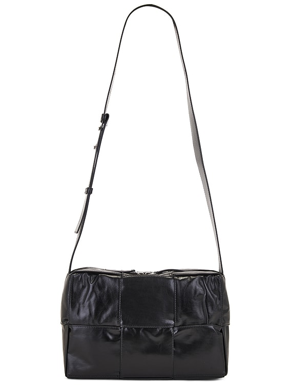 ★送料関税込★BOTTEGA VENETA ARCO アルコ カメラバッグ Bottega Veneta ARCO カメラバッグ - Black & Silver | FWRD