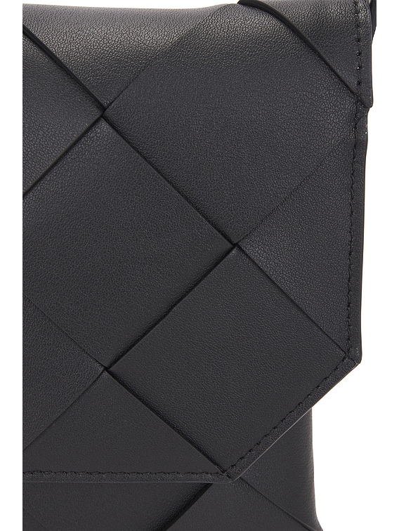 24AW new/BOTTEGA VENETA Diago縦型レザー携帯ポーチ Bag Black Bottega Veneta DIAGO スマートフォンポーチ - Black & Pinec Si