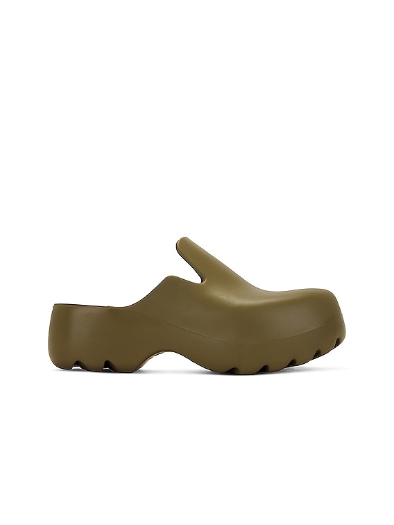 靴 BOTTEGA VENETA FLASH SLIPPER Bottega Veneta Flash Rubber Slipper in Liana | FWRD