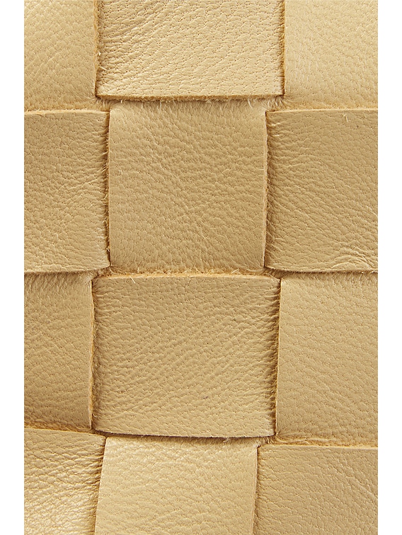 Bottega Veneta Candy Jodie Chalk in Leather with Gold-tone - US