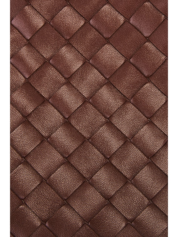 VIP価格!【BOTTEGA】フラフープレザーバッグ Bottega Veneta HOP バッグ - Sapele & Muse Brass | FWRD