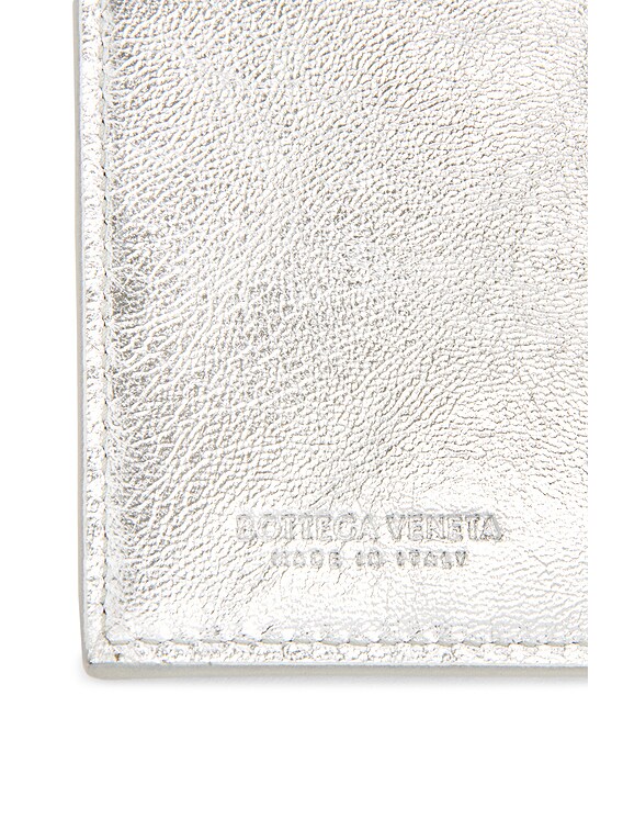 財布・小物その他 Bottega Veneta INTRECCIATO PASSPORT CASE Intrecciato metallic leather passport case in gold - Bottega