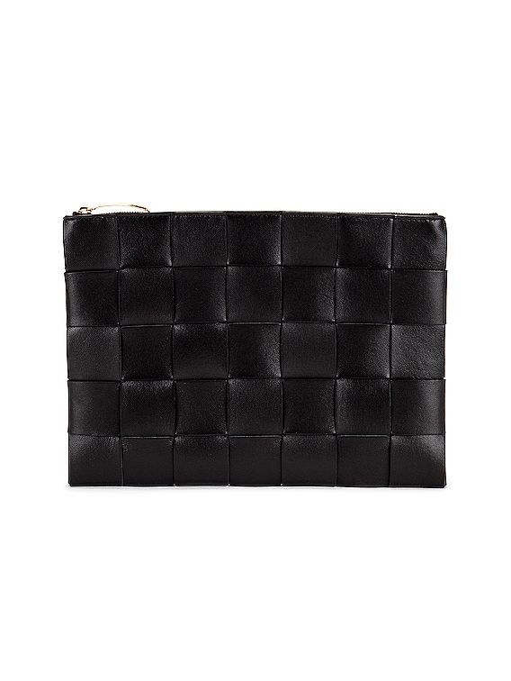ポーチ BOTTEGA VENETA POCHETTE CASSETTE MEDIA Bottega Veneta Small The Cassette Flat Pouch in Black & Gold