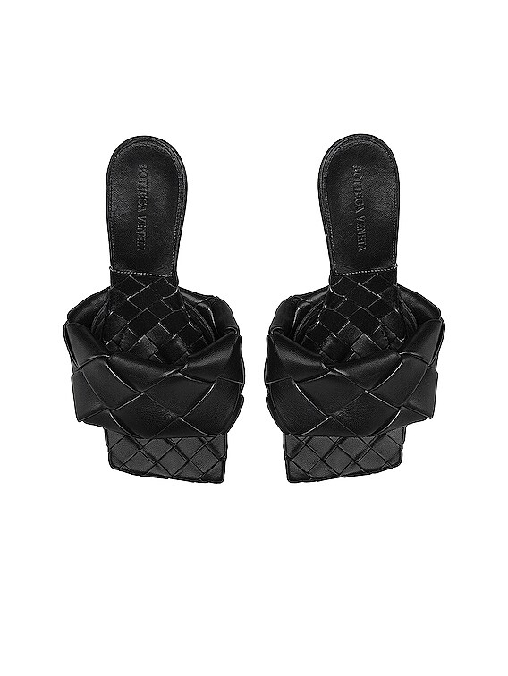 IT39★SALE★春夏BOTTEGA VENETA★パデッドミュールLIDOブラック Bottega Veneta Lido Sandals in Black | FWRD