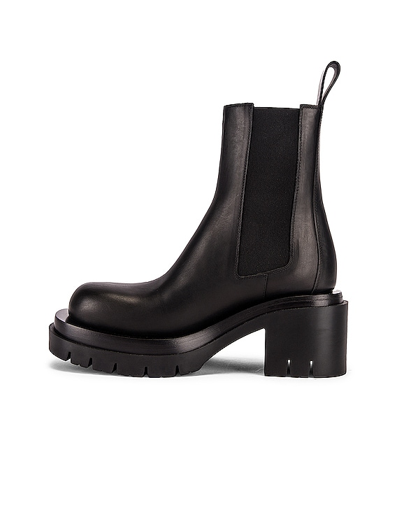 Bottega Veneta LUG ANKLE BOOTS ブーツ - Black | FWRD