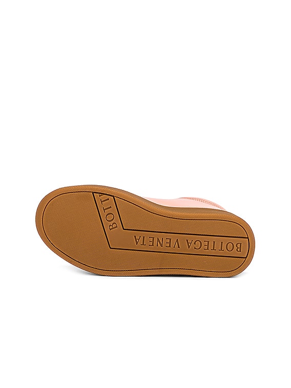 【関税込み】Bottega Veneta ブラウン The Quilt スニーカー Bottega Veneta The Quilt Sneakers in Peachy & Rubber Band | FWRD