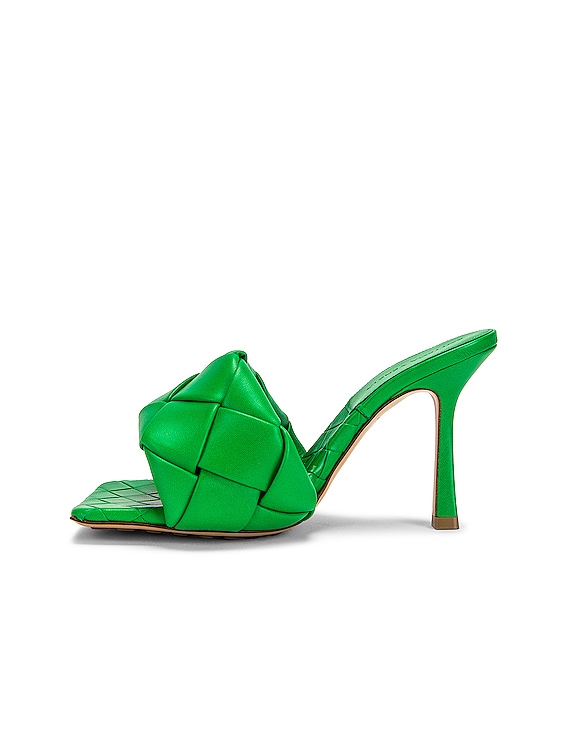 BOTTEGA VENETA Lido Sandal グリーン Bottega Veneta Lido Sandals in Grass | FWRD
