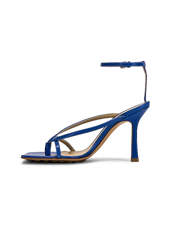 BOTTEGA VENETA ネイビーサンダル Bottega Veneta Stretch Ankle Strap Sandals in Aquarium | FWRD