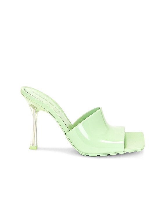 サンダル・ミュール BOTTEGA VENETA  Sandals Women Leather Green/Pistachio Bottega Veneta Shiny Pistachio Green Padded Leather Slide