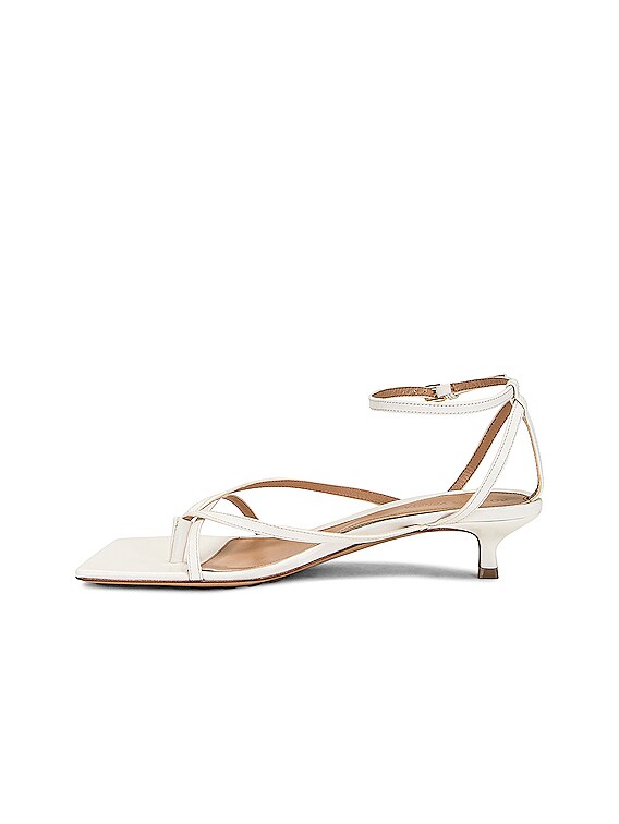 【送料&関税込】Bottega Veneta Sandali Bottega Veneta Stretch Ankle Sandal in White | FWRD