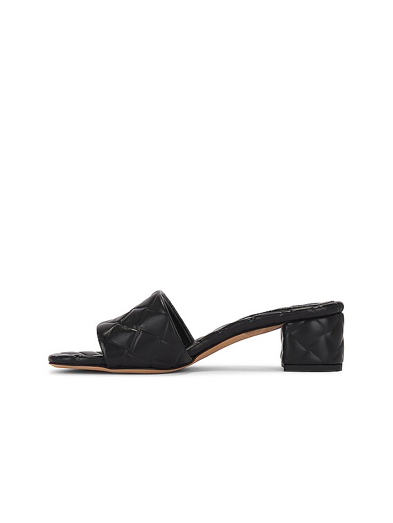 大人気☆BOTTEGA VENETA☆プラット ミュール Mule Plat Bottega Veneta Mule Sandal in Black | FWRD