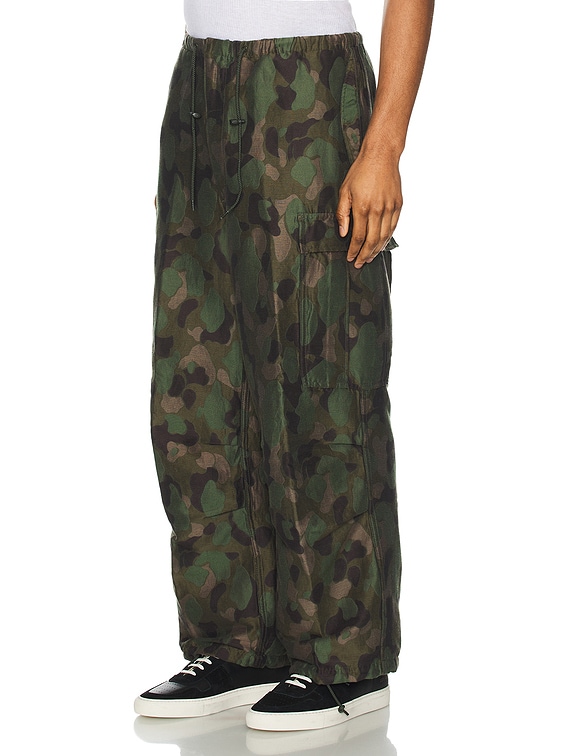 パンツ BEAMS PLUS MIL Over 6 Pockets Camo Beams Plus Mil Over 6 Pocket Camo Pant in Olive | FWRD