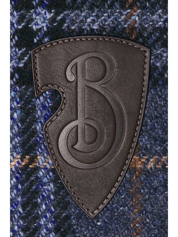 【関税込み】Burberry ブラック クリスタルカット フーディ Burberry Charlotte Cape in Midnight | FWRD
