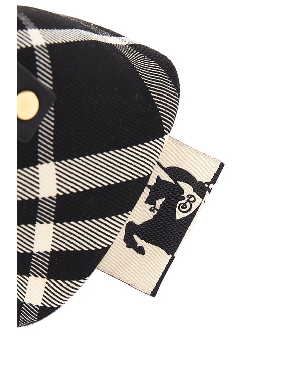 【送料&関税込】Burberry Check Baguette Bag Burberry Baguette Bag in Black & Calico | FWRD