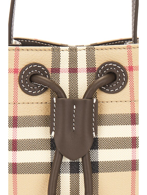 【関税＆送料込み】Burberry Drawstring Mini Bucket Bags Burberry Mini Drawstring Bucket Bag in Vintage Check