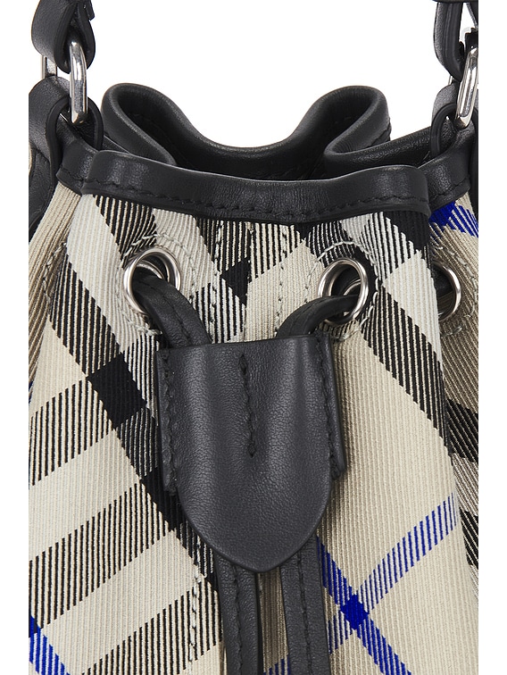 【関税＆送料込み】Burberry Medium Bucket Bag With Lichen-C Burberry Medium bucket bag with Lichen-colour Check pattern