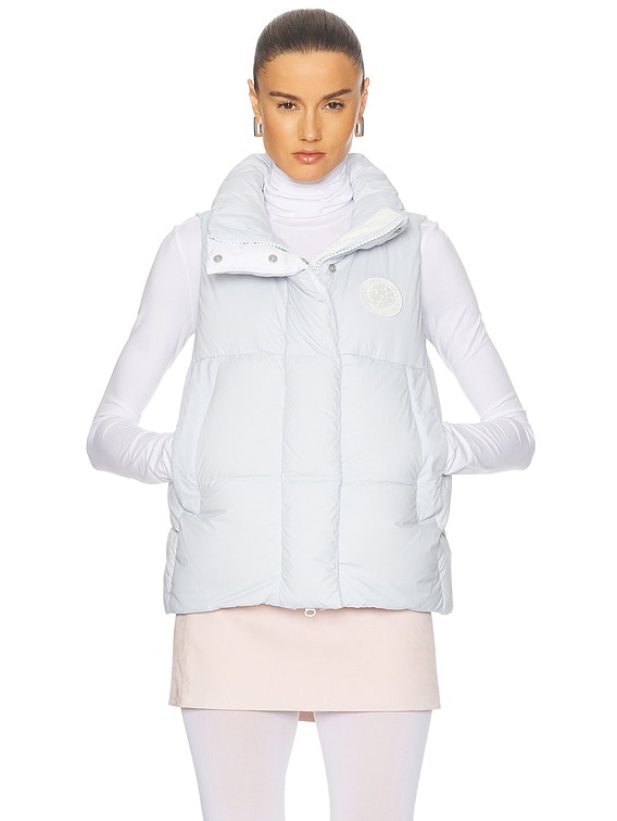 【 】フード付パファーベスト Junction Puffer Vest Canada Goose Junction Puffer Vest in Early Frost | FWRD