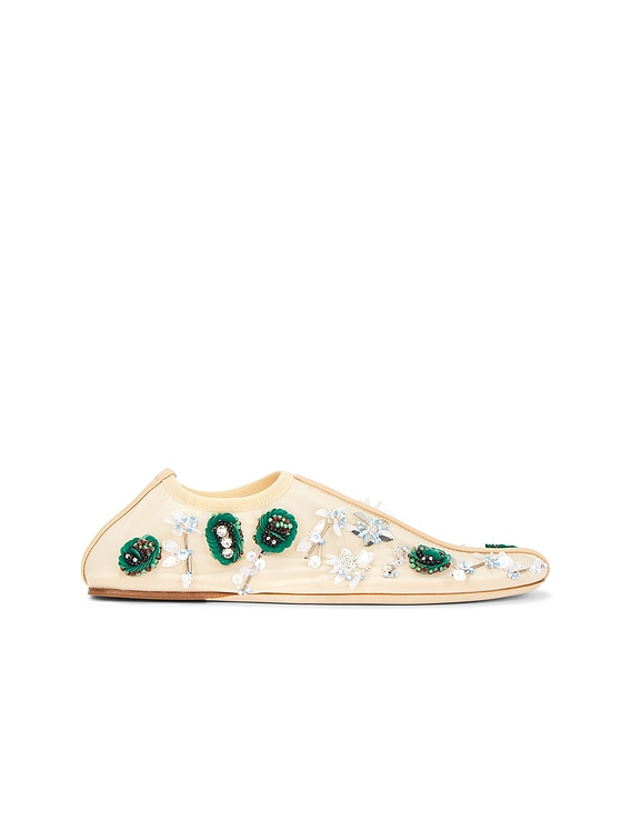 CHRISTOPHER ESBER スパンコール フラットシューズ Christopher Esber Embla Beaded Mesh Flat in Ecru & Multi | FWRD