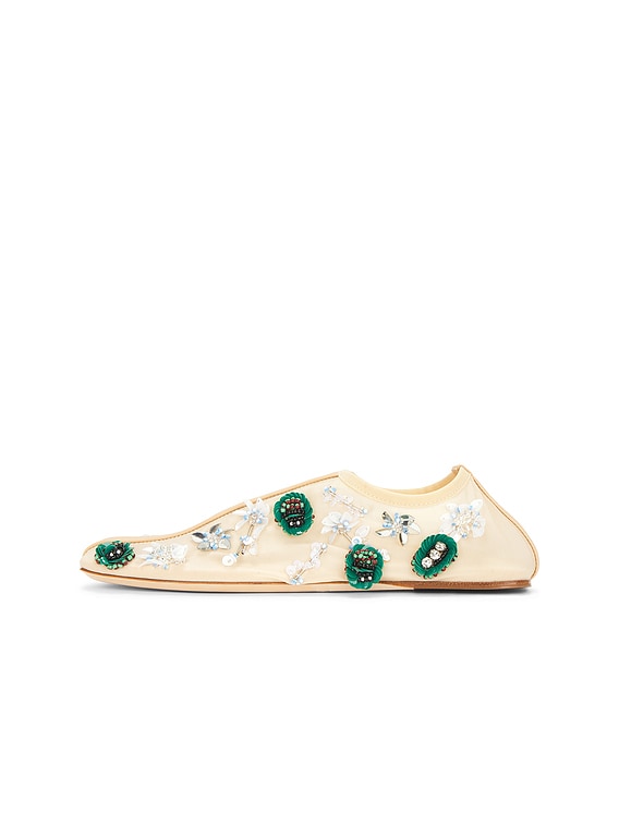 CHRISTOPHER ESBER スパンコール フラットシューズ Christopher Esber Embla Beaded Mesh Flat in Ecru & Multi | FWRD