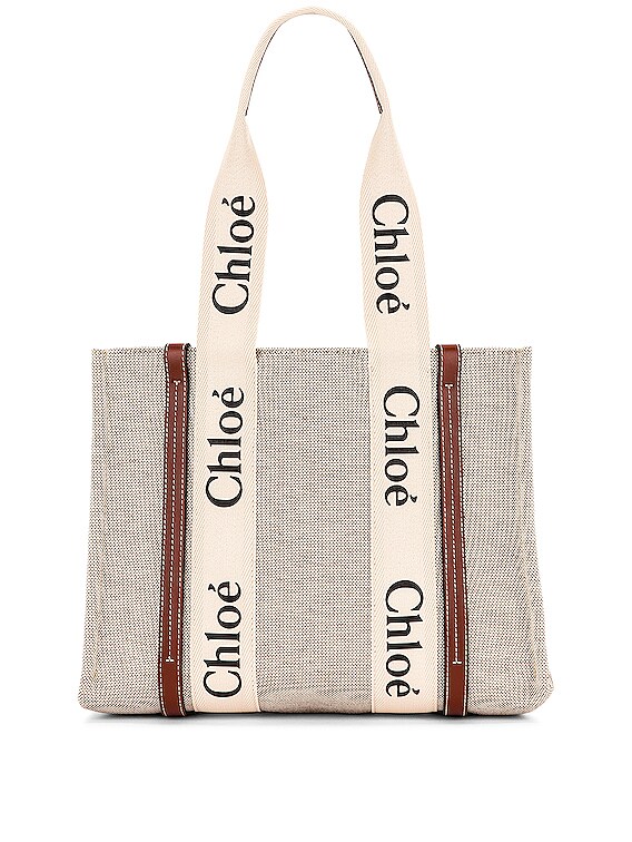 CHLOE WOODY スモールトートバッグ WHITE / BROWN Chloe Medium Woody Tote Bag in White & Brown | FWRD
