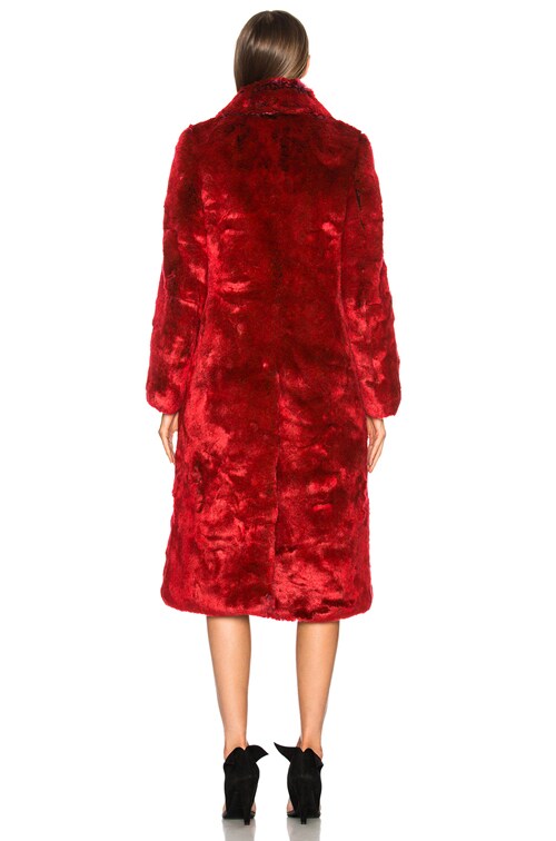   205w39nyc コート CALVIN KLEIN 205W39NYC Long Faux Fur Coat in Red & Purple | FWRD