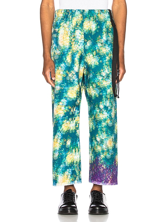 Vibrating Floral Line Stitch Trousers