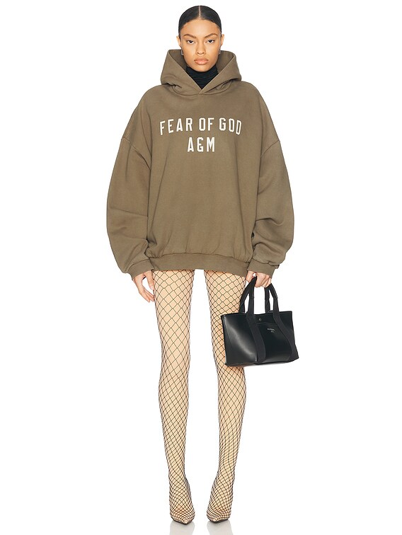 国内発送☆FEAR OF GOD☆HEAVY FLEECE HOODIE/MILITARY Fear of God ESSENTIALS Heavy Fleece Hoodie in Military | FWRD