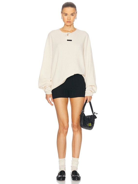 トップス ESSENTIALS WAFFLE HENLEY SWEATER Fear of God ESSENTIALS Waffle Henley Sweater in Shell | FWRD