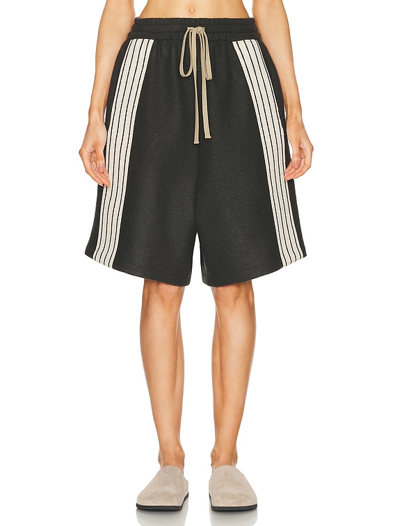 FEAR OF GOD サイド ストライプ レッグ ウール ミックス パンツ Fear of God ショートパンツ - Forest | FWRD