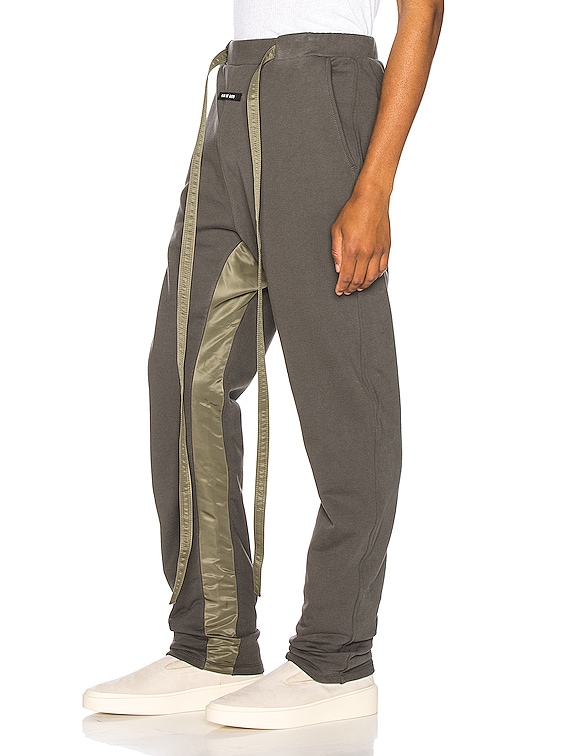 Fear of God Relaxed Sweatpant in Seaweed | FWRD