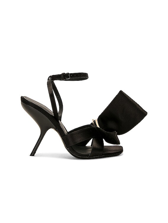 サンダル・ミュール FERRAGAMO FW23 'Helena' sandals (0763040 BLACK) Ferragamo Helena Sandal in Black | FWRD