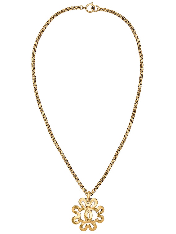 Returns Ok Chanel Coco Mark Cc Clover Fake Pearl Vintage Necklace | eBay