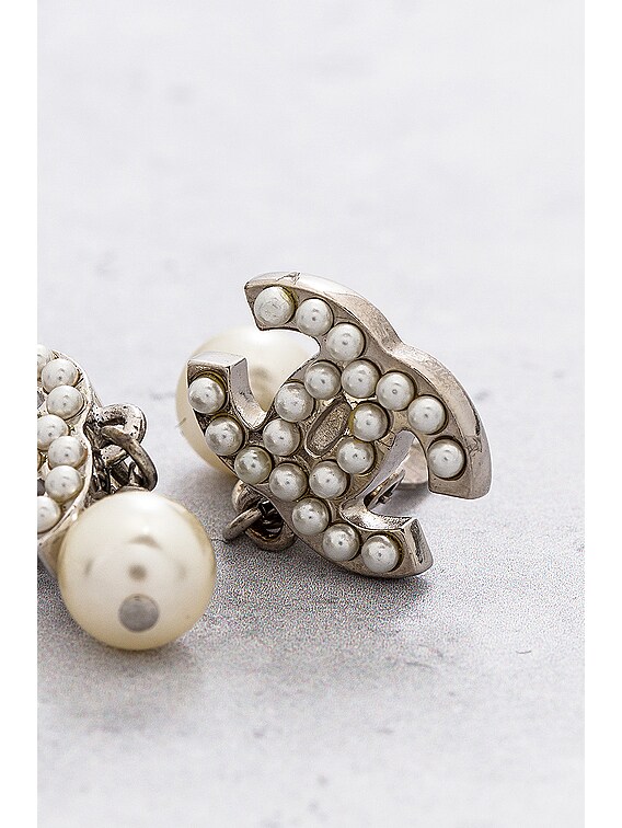 Coco chanel on sale pearl earrings