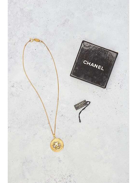 FWRD Renew CHANEL ネックレス - Gold | FWRD