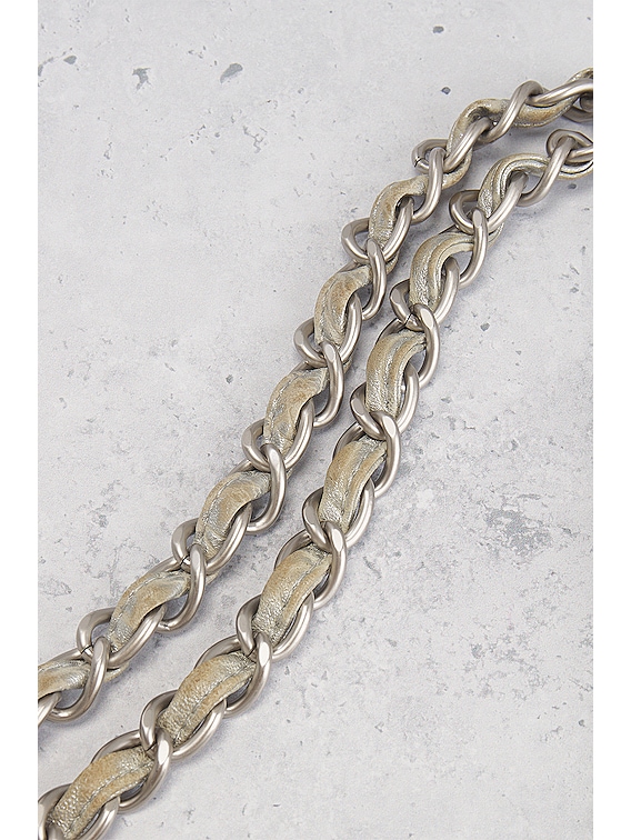 ※ふく※　　　　　　　　　　　　　　　　【激レア 良品】シャネル FWRD Renew Chanel Lambskin Icy Cool Flap Bag in Silver | FWRD