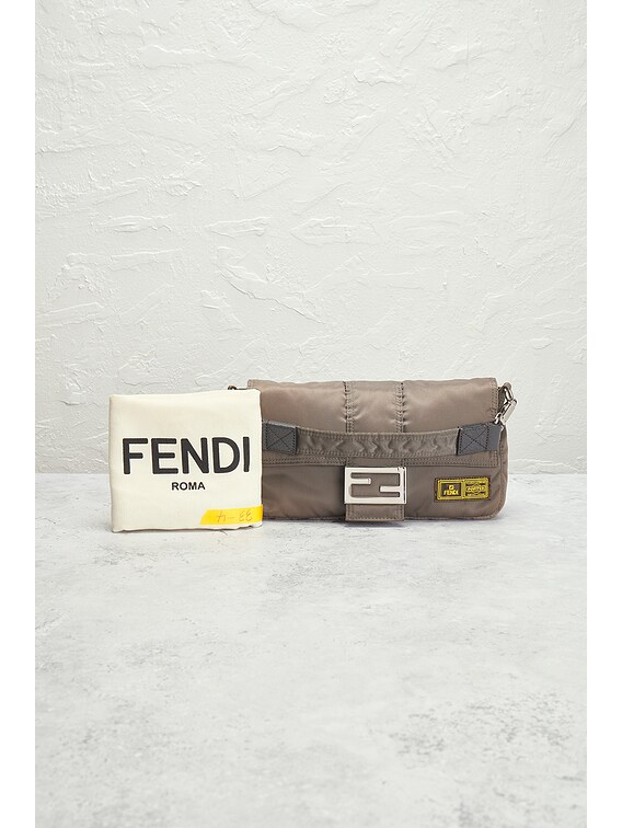 FENDI ショルダーバッグ　9日まで値下げ可 FWRD Renew FENDI ショルダーバッグ - Taupe | FWRD
