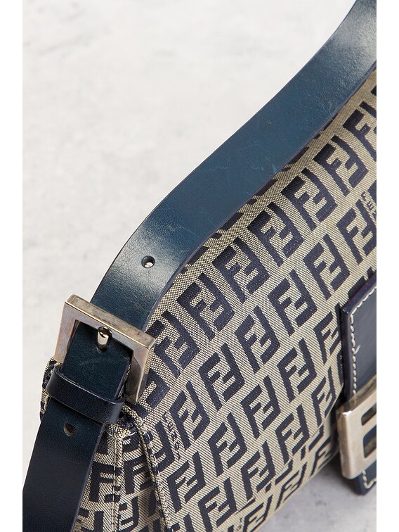 FWRD Renew FENDI ショルダーバッグ - Beige | FWRD