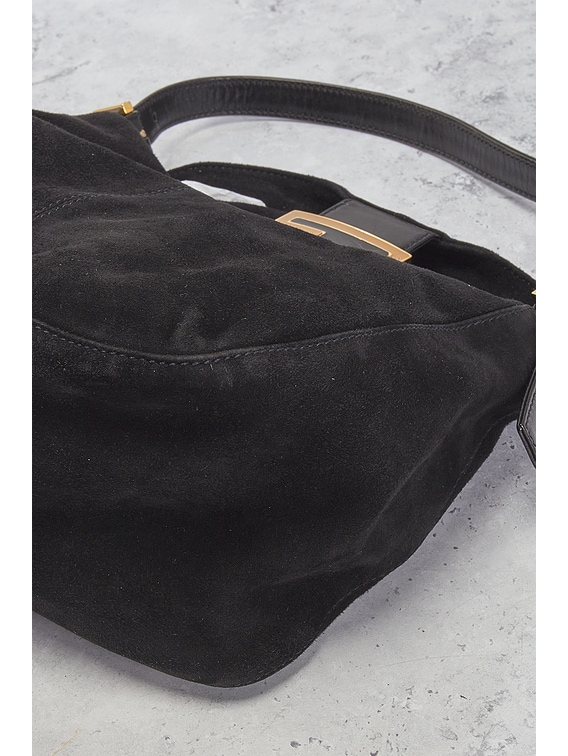 FENDI ブラックスエードパーティーバッグ FWRD Renew Fendi Suede Mama Baguette Shoulder Bag in Black | FWRD