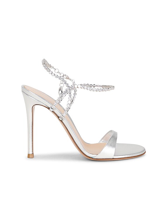 サンダル・ミュール GIANVITO ROSSI Women Sandals G3244555RICNPSARGE Silver Gianvito Rossi Heeled Sandal in Silver | FWRD