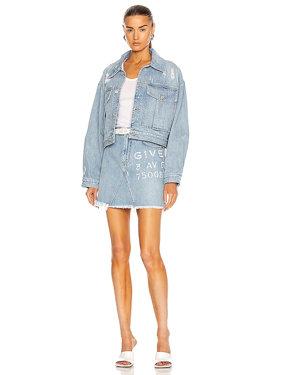 ジャケット GIVENCHY FW23 CROPPED FITTED DENIM (BW00K4 5Y5N001) Givenchy Cropped Denim Logo Jacket in Light Blue | FWRD