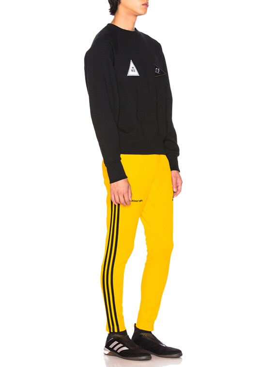 adidas gosha rubchinskiy パンツ ジャージ イエロー Gosha Rubchinskiy x Adidas Training Pant in Yellow | FWRD