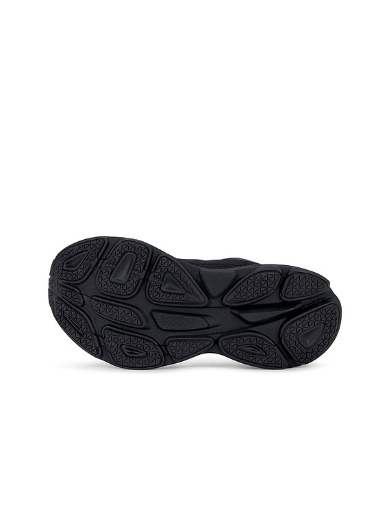 Hoka M Bondi 8 in Black & Black | FWRD