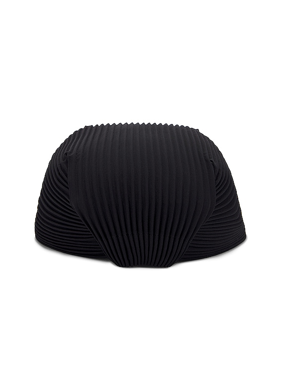 ISSEY MIYAKE HOMME PLISSE　プリーツキャップ Homme Plisse Issey Miyake Pleats Cap in Black | FWRD