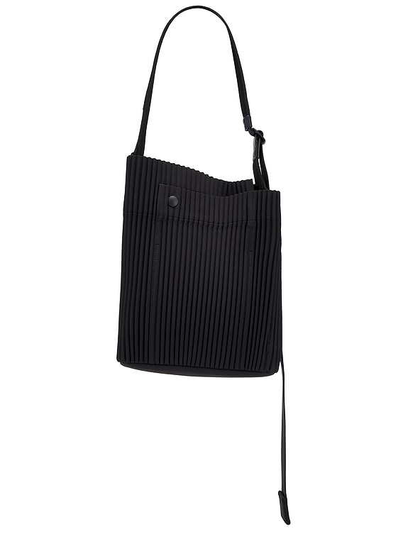 Homme Plisse Issey Miyake UTILITY バッグ - Black | FWRD