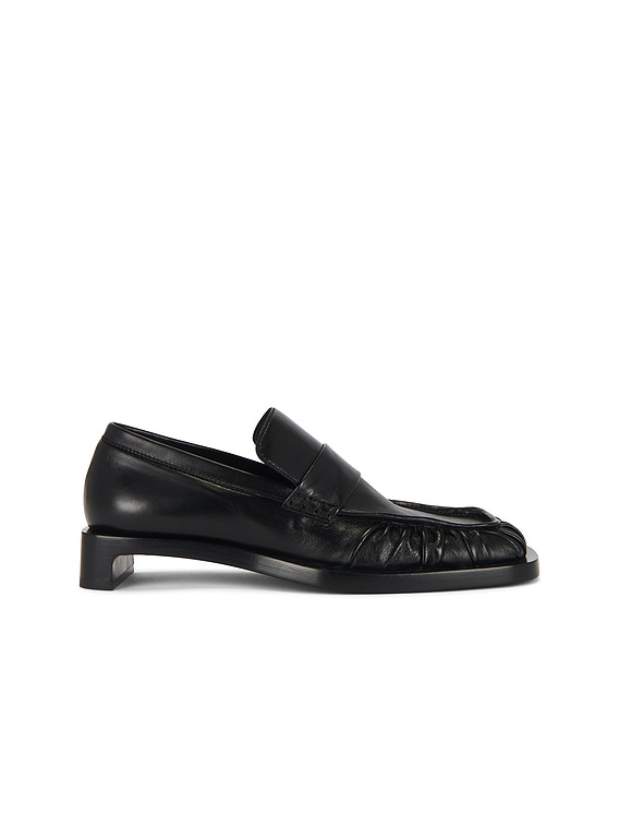 JIL SANDER ブラックレザー エナメル ローファー 38 1/2 Jil Sander Heeled Loafer in Black | FWRD