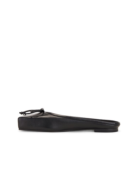 JACQUEMUS フラットシューズ - Black | FWRD JACQUEMUS フラットシューズ - Black | FWRD