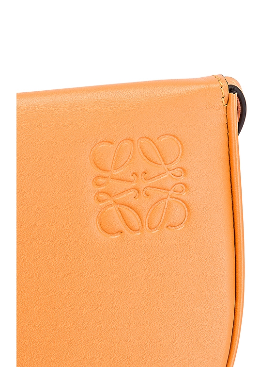 【関税負担】 LOEWE Heel Bag Loewe Heel Pouch Mini Bag in Soft Apricot | FWRD