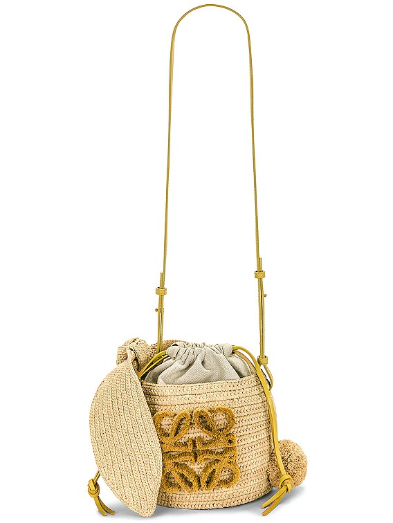 LOEWE＊Bunny Bucket ラフィア＆レザー バニーバケット＊送料込 Loewe Bunny Bucket Bag in Natural | FWRD